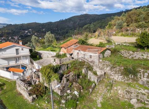 Moradia para Restaurar T0 Venda em Sande, Vilarinho, Barros e Gomide,Vila Verde