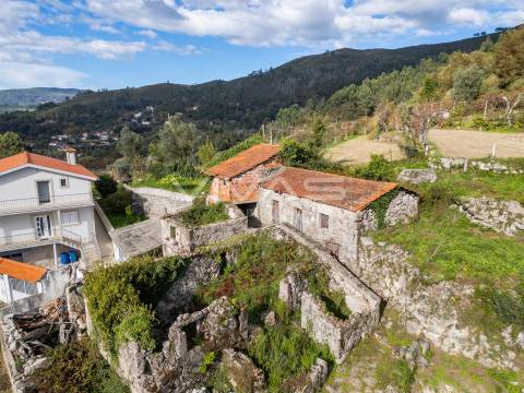 Moradia para Restaurar T0 Venda em Sande, Vilarinho, Barros e Gomide,Vila Verde