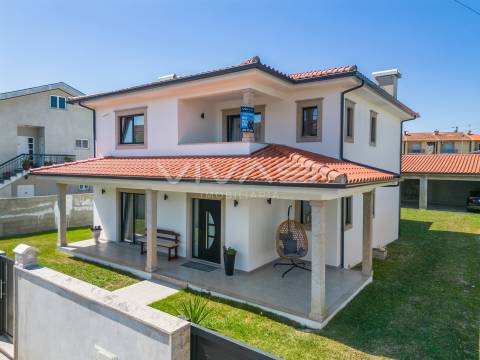 Moradia T4 Venda em Turiz,Vila Verde