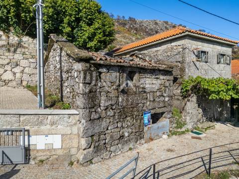 Moradia para Restaurar T0 Venda em Cibões e Brufe,Terras de Bouro