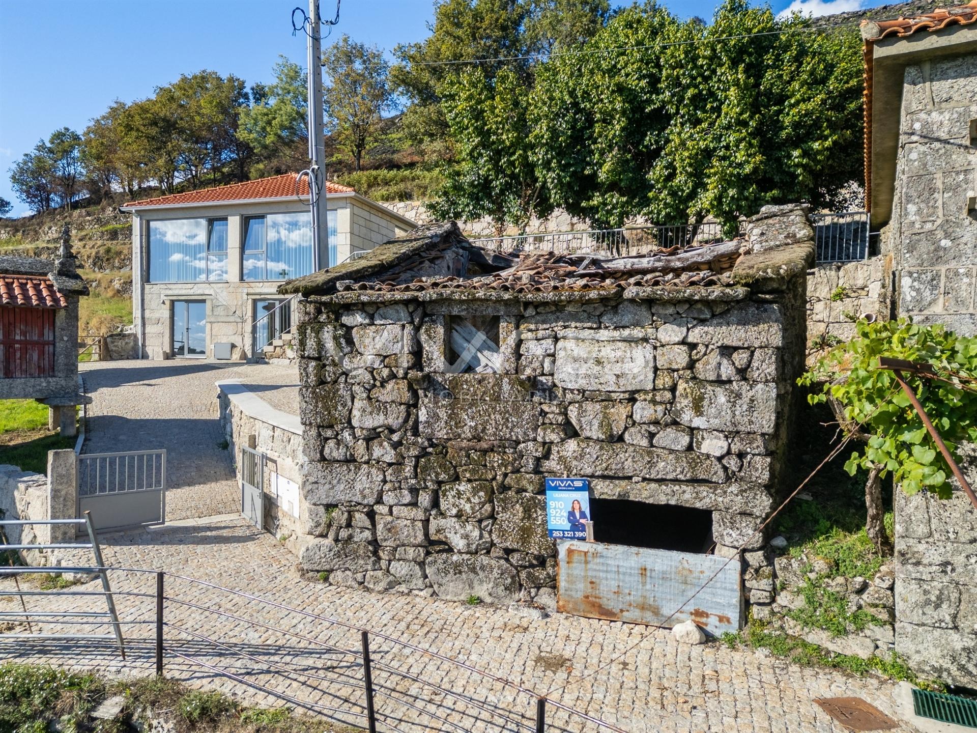 Moradia para Restaurar T0 Venda em Cibões e Brufe,Terras de Bouro
