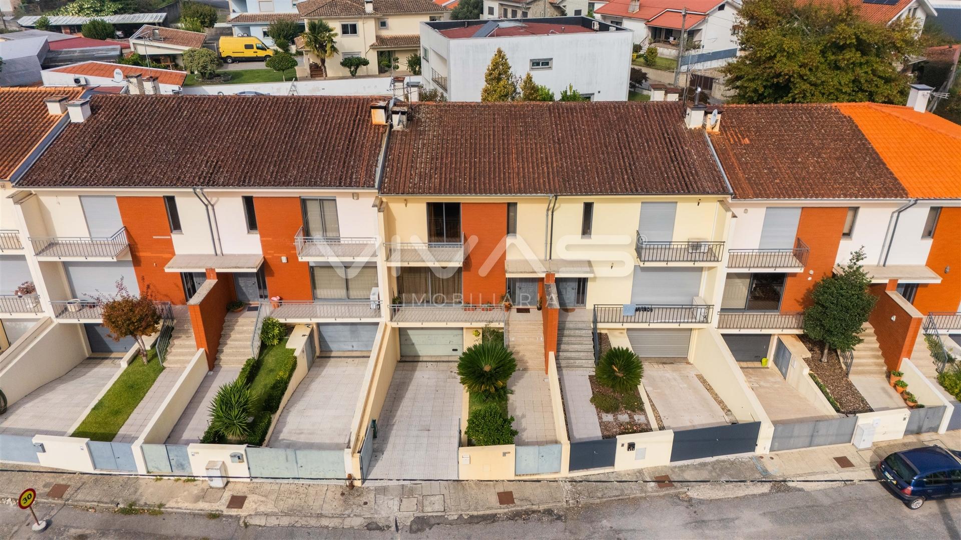 Moradia em Banda T3 Venda em Turiz,Vila Verde