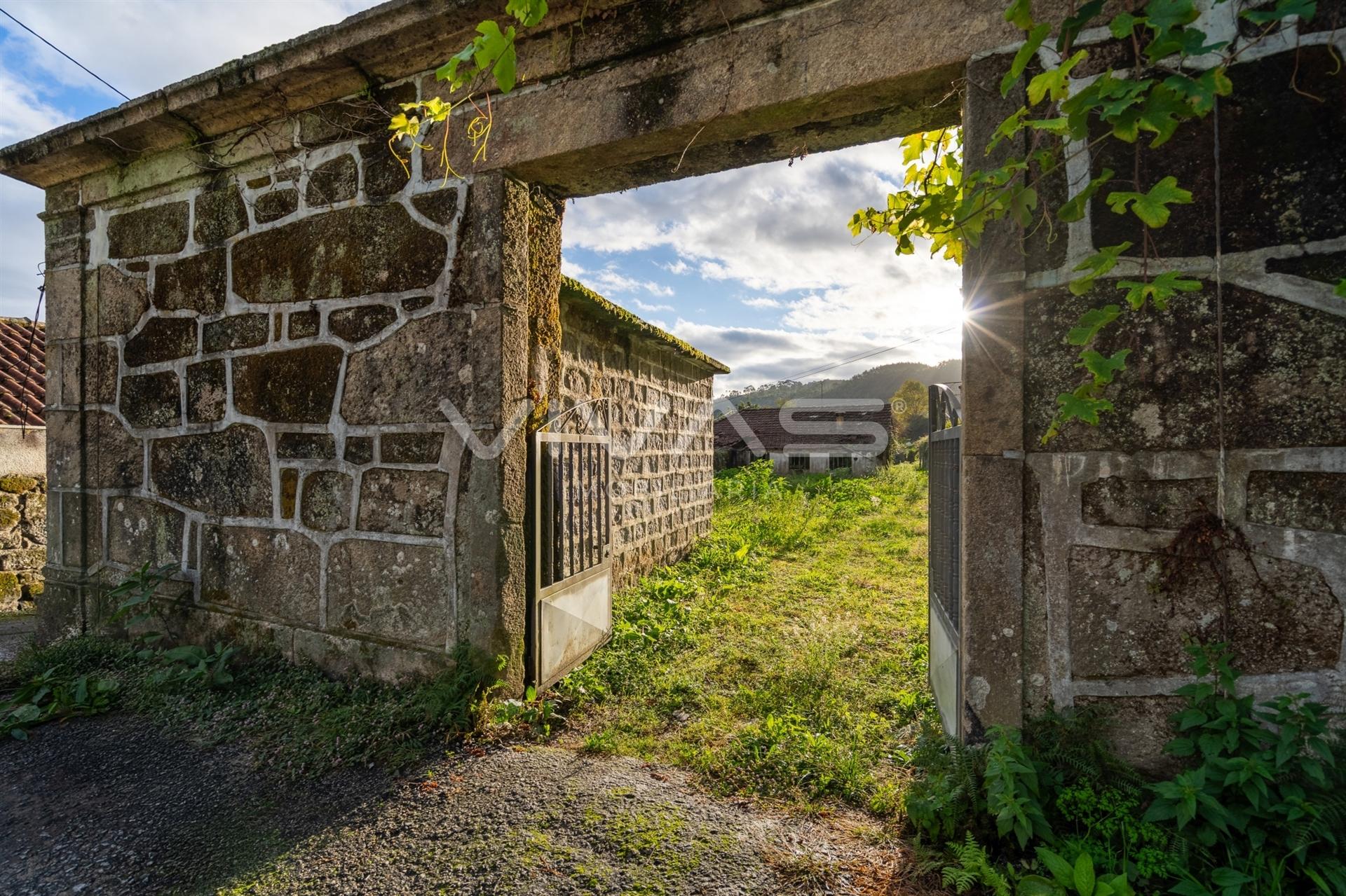 Moradia para Restaurar T3 Venda em Dossãos,Vila Verde