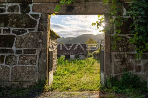 Moradia para Restaurar T3 Venda em Dossãos,Vila Verde