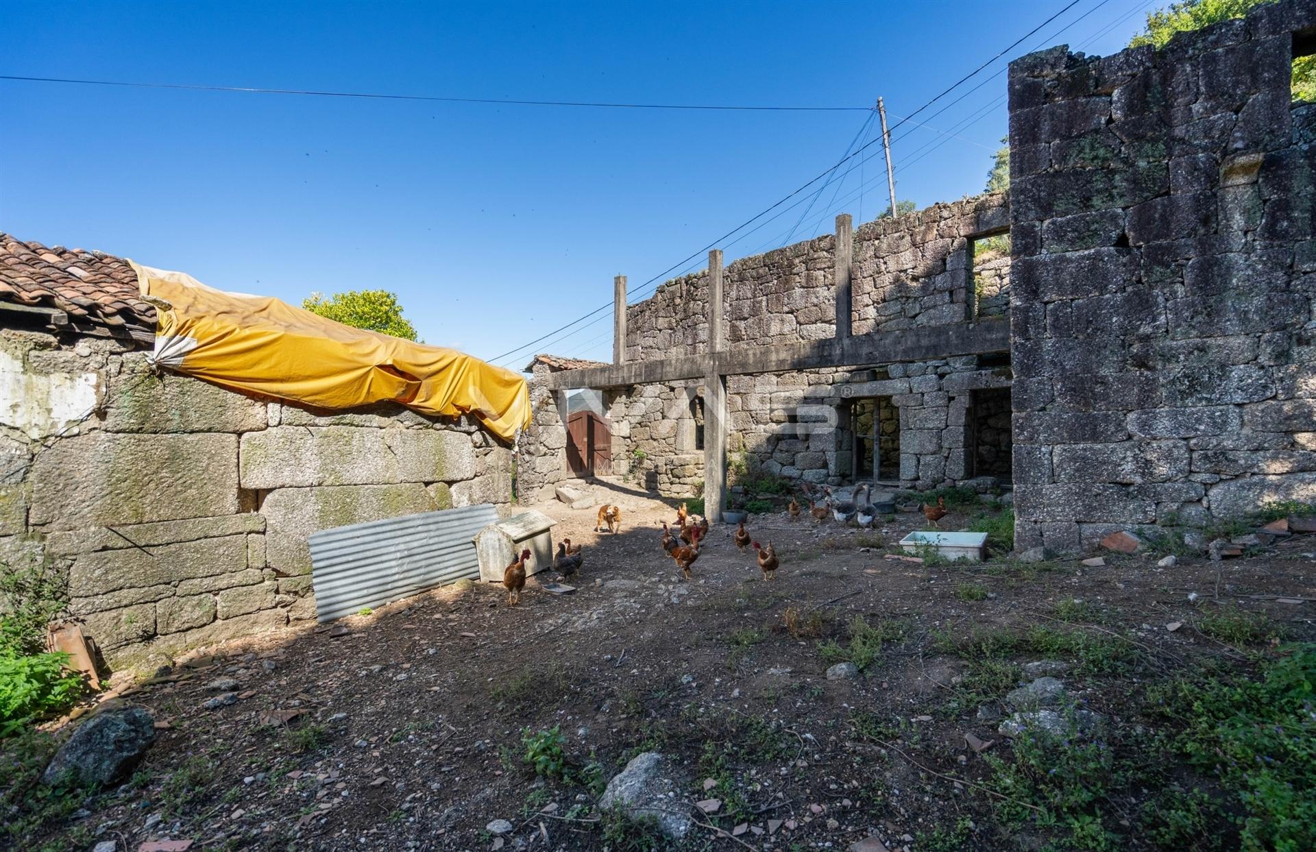 Moradia para Restaurar T0 Venda em Chorense e Monte,Terras de Bouro
