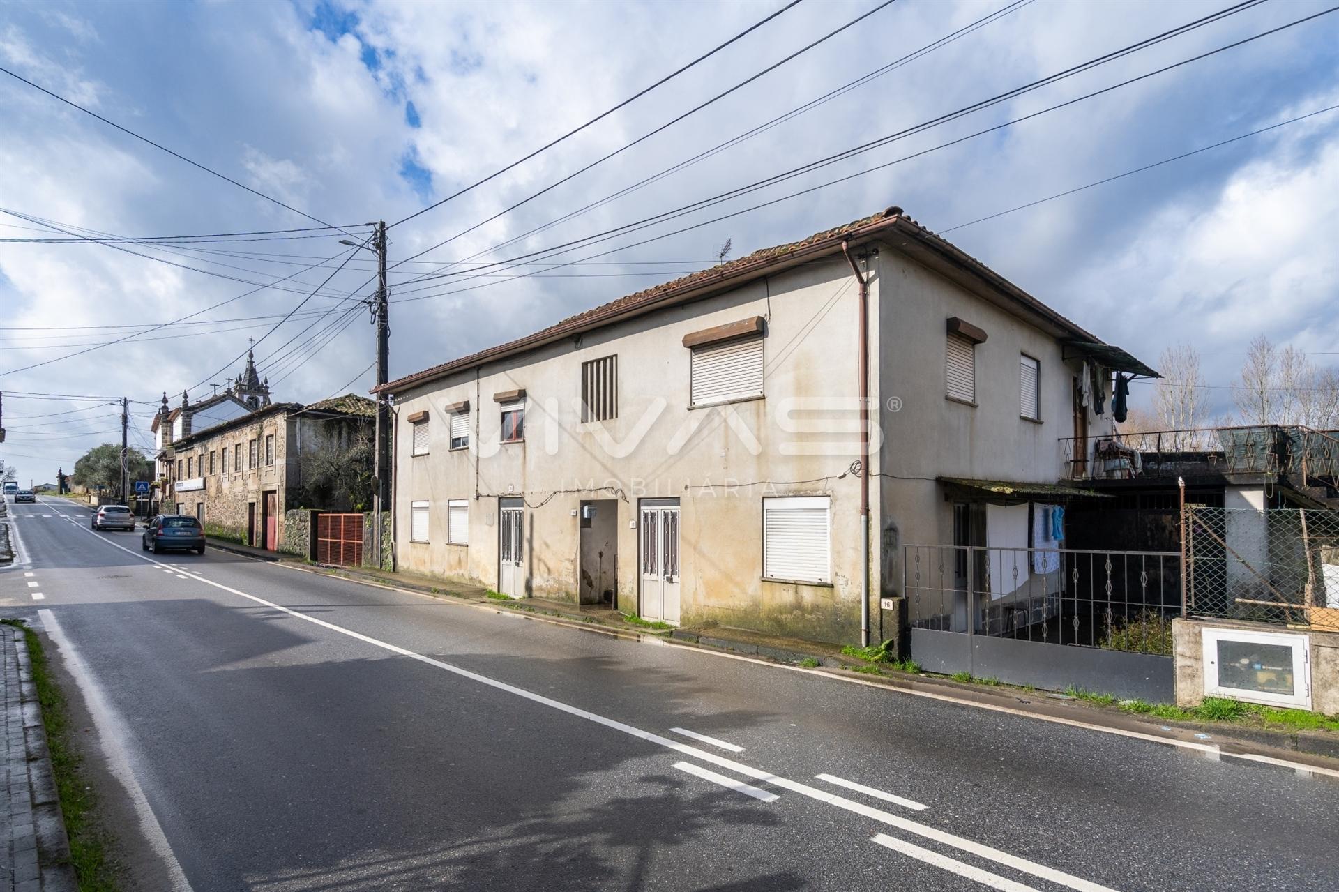 Prédio c/ 4 Apartamentos T1 - Vila de Prado