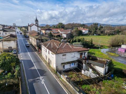 Prédio c/ 4 Apartamentos T1 - Vila de Prado