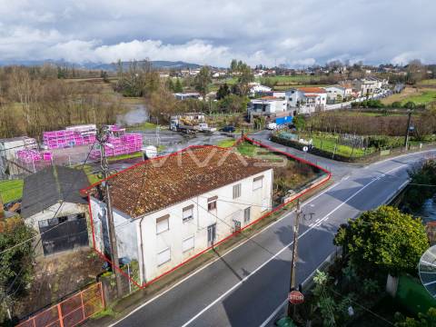 Prédio c/ 4 Apartamentos T1 - Vila de Prado