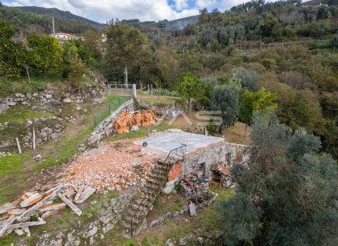 Moradia para Restaurar T0 Venda em Sande, Vilarinho, Barros e Gomide,Vila Verde