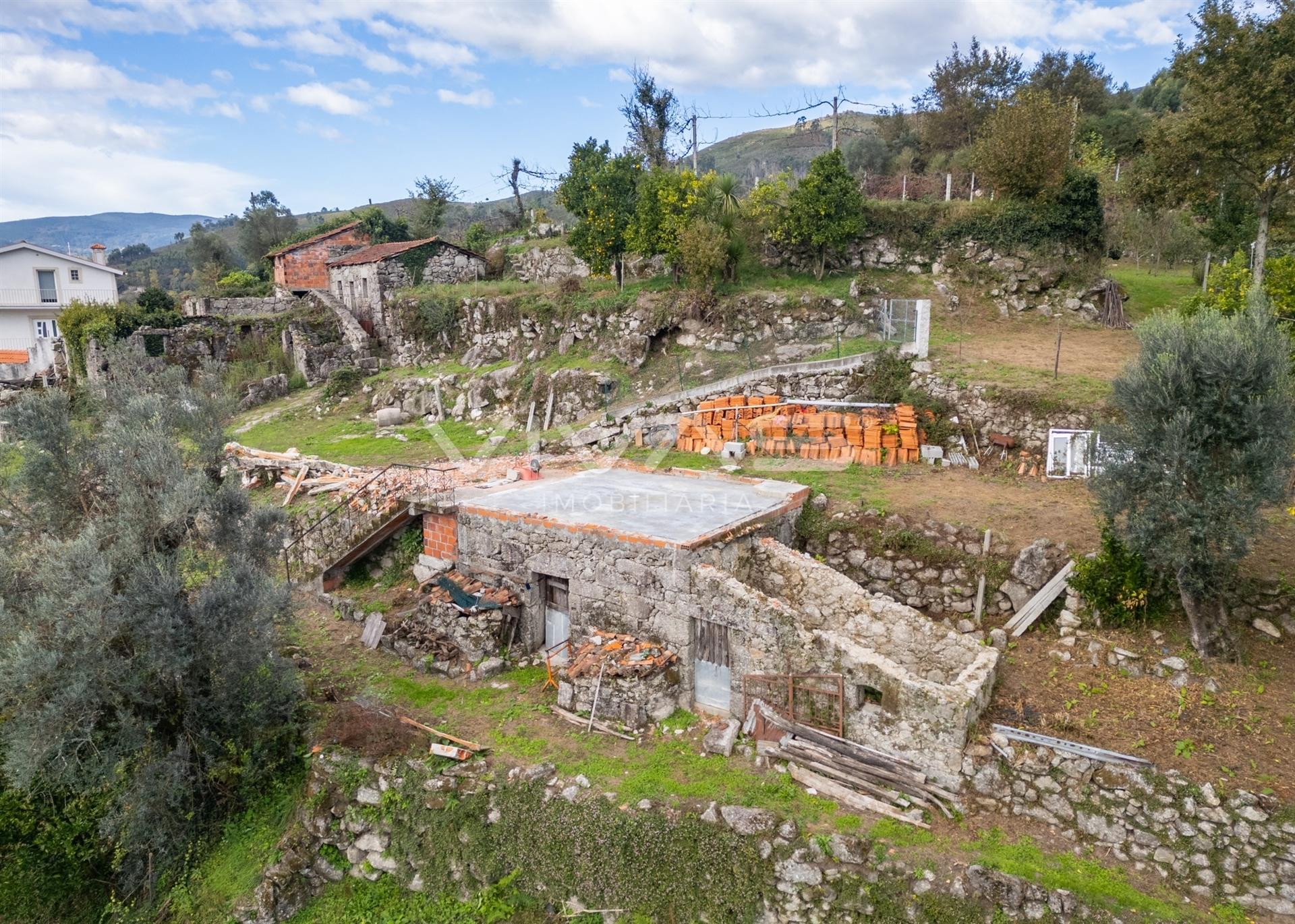 Moradia para Restaurar T0 Venda em Sande, Vilarinho, Barros e Gomide,Vila Verde
