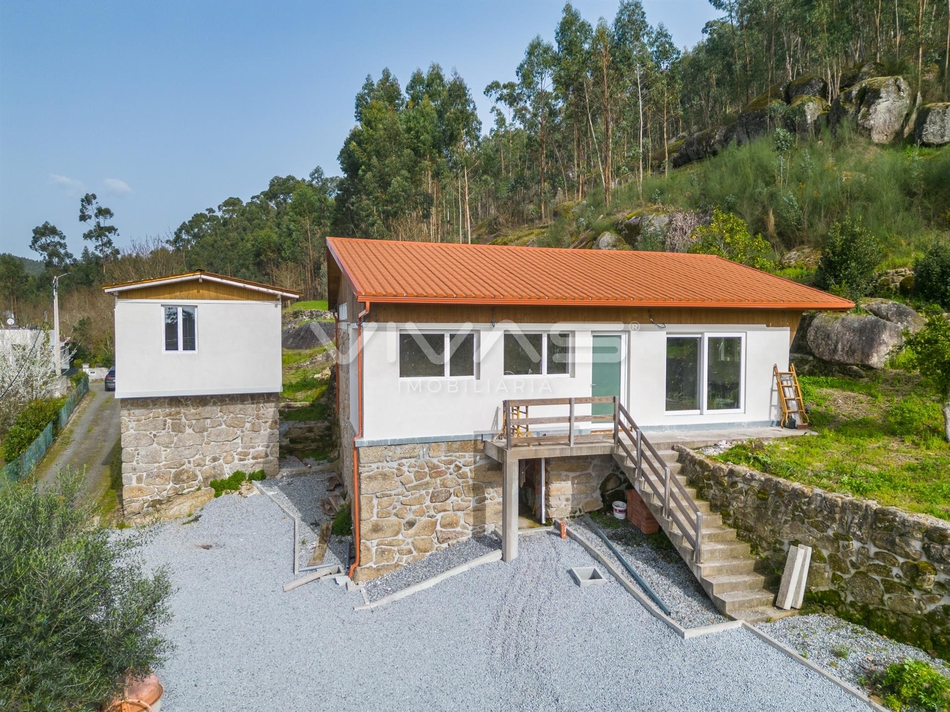 Moradia Isolada T2+1 Venda em Caldelas, Sequeiros e Paranhos,Amares
