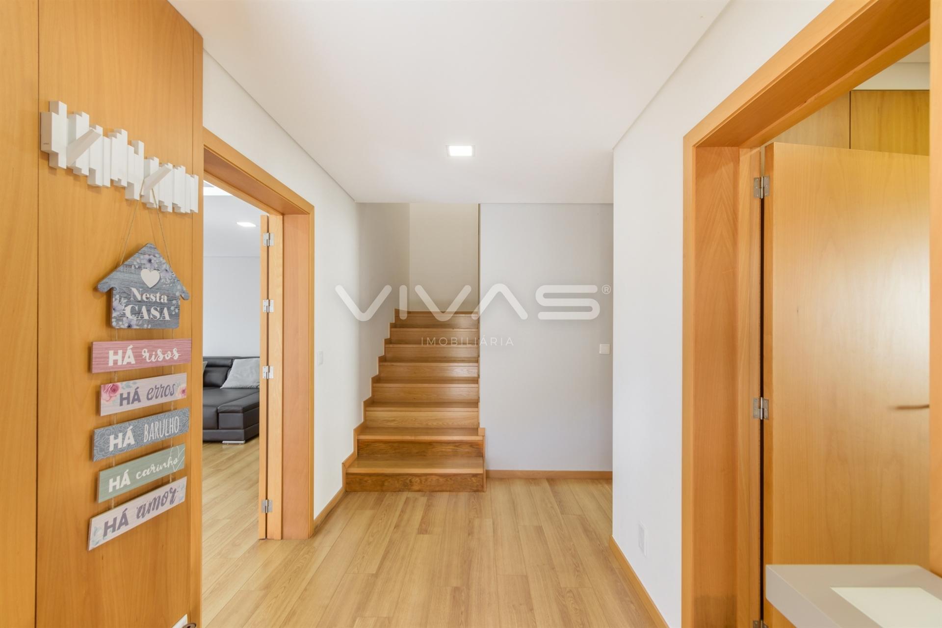 Moradia Geminada T4 com piscina, em Vila Verde