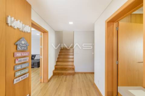 Moradia Geminada T4 com piscina, em Vila Verde