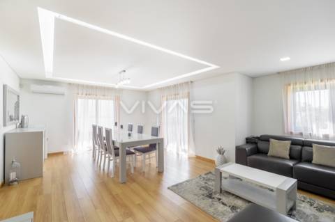 Moradia Geminada T4 com piscina, em Vila Verde