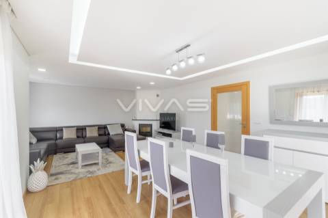 Moradia Geminada T4 com piscina, em Vila Verde