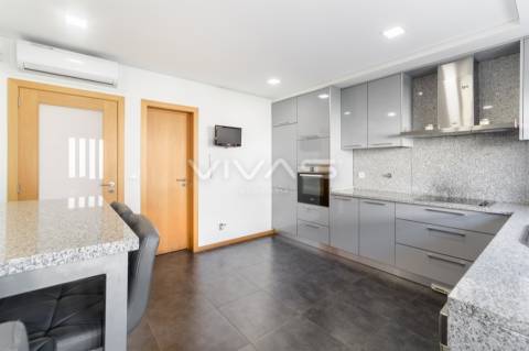 Moradia Geminada T4 com piscina, em Vila Verde