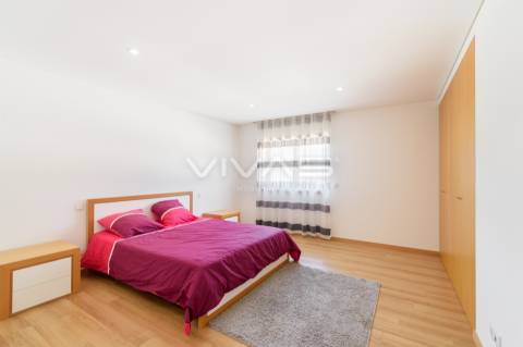 Moradia Geminada T4 com piscina, em Vila Verde