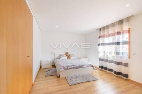 Moradia Geminada T4 com piscina, em Vila Verde