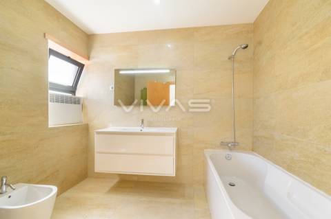 Moradia Geminada T4 com piscina, em Vila Verde