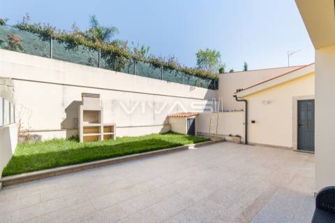 Moradia Geminada T4 com piscina, em Vila Verde