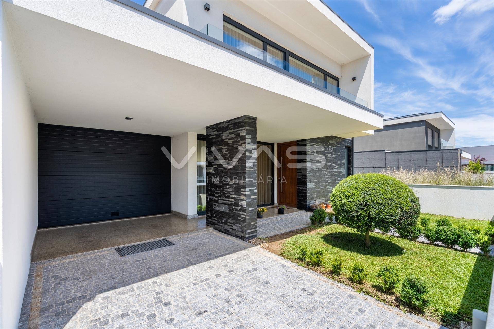 Moradia em Banda T3 Venda em Vila de Prado,Vila Verde