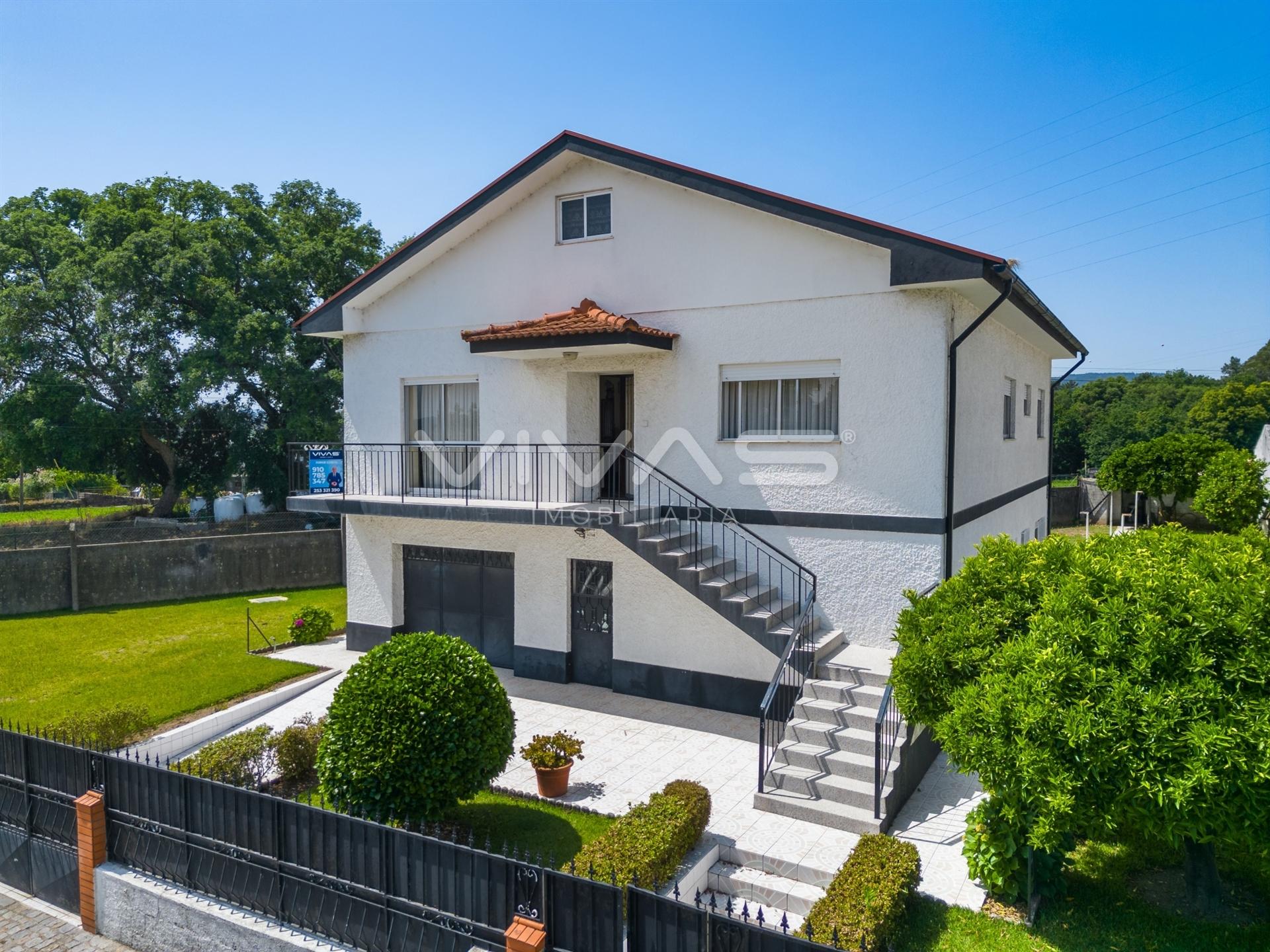 Moradia T5 Venda em Soutelo,Vila Verde