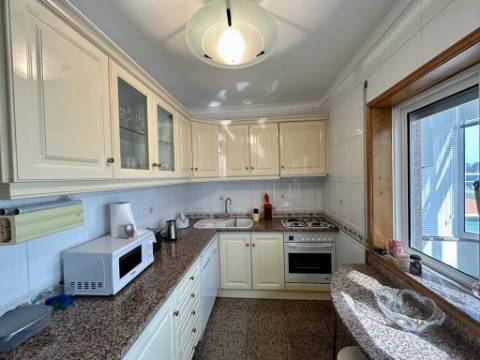 Praia,  Apartamento Duplex T4, vista mar Vila do conde( Árvore )- Mobilado