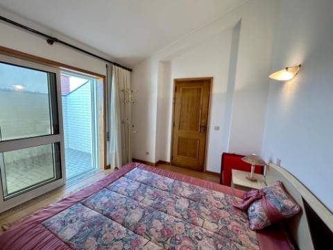 Praia,  Apartamento Duplex T4, vista mar Vila do conde( Árvore )- Mobilado