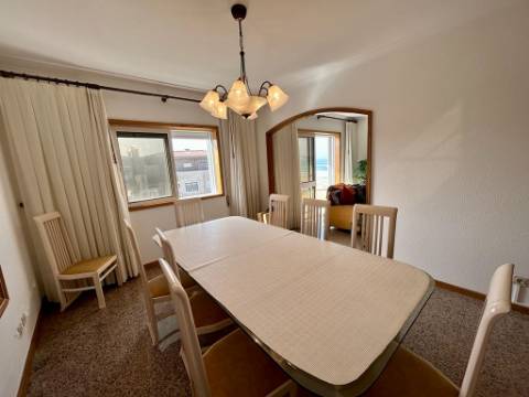 Praia,  Apartamento Duplex T4, vista mar Vila do conde( Árvore )- Mobilado