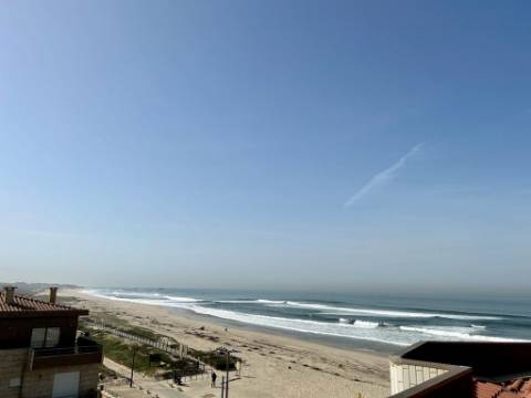 Praia,  Apartamento Duplex T4, vista mar Vila do conde( Árvore )- Mobilado