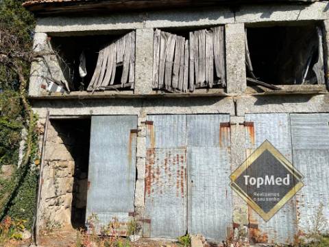 Quinta com 3 casas para restauro em Ribeiros - FAFE