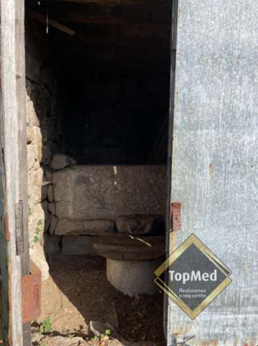 Quinta com 3 casas para restauro em Ribeiros - FAFE