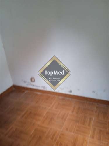 Moradia para restauro situada na região de Vieira do Minho,