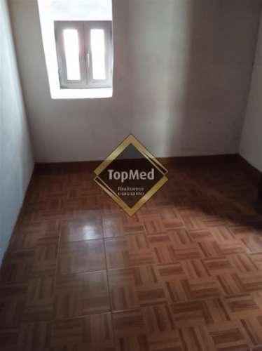 Moradia para restauro situada na região de Vieira do Minho,