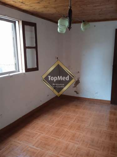 Moradia para restauro situada na região de Vieira do Minho,