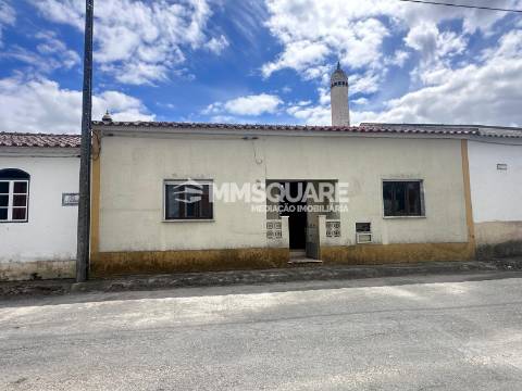 Moradia T3 com Quintal e Garagem em Estação de Ourique – Castro Verde
