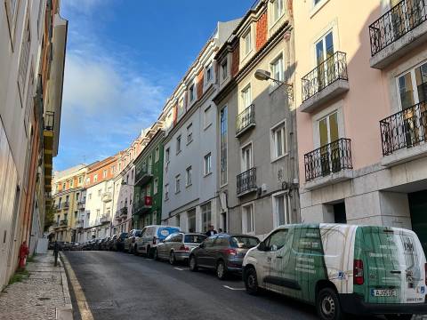 Moradia para Restaurar T3+1 Venda em Campo de Ourique,Lisboa