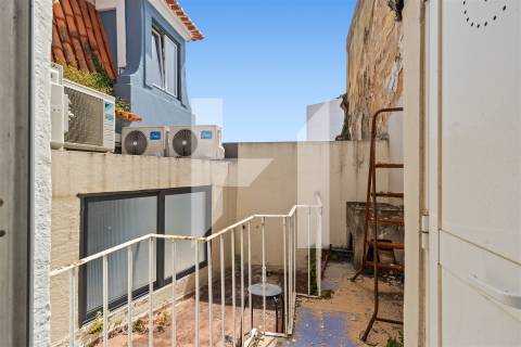 Edifício com Potencial Único em Alcântara — Lisboa