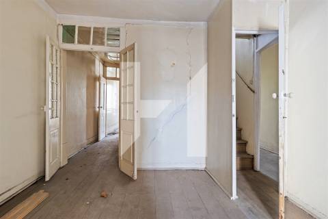 Edifício com Potencial Único em Alcântara — Lisboa