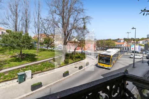 Edifício com Potencial Único em Alcântara — Lisboa