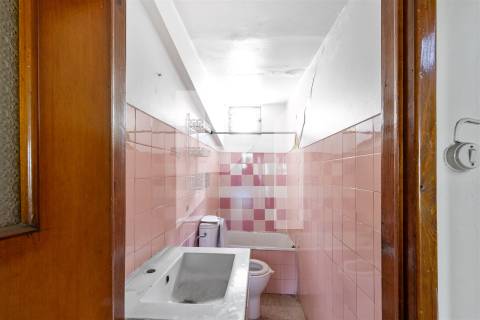 Edifício com Potencial Único em Alcântara — Lisboa