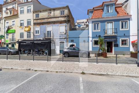 Edifício com Potencial Único em Alcântara — Lisboa