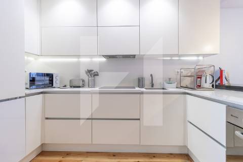 T1 luminoso com terraço em Alcântara - conforto, conveniência e vida de bairro