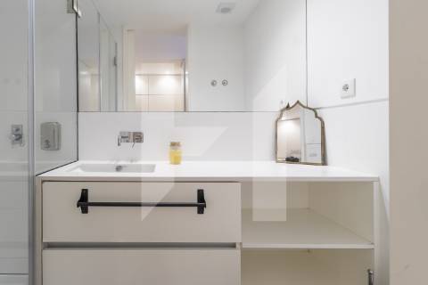 T1 luminoso com terraço em Alcântara - conforto, conveniência e vida de bairro