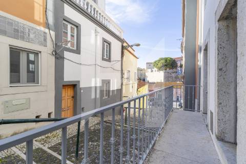 T1 luminoso com terraço em Alcântara - conforto, conveniência e vida de bairro