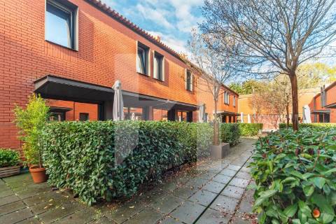 Moradia T4 em Belém com pátios e estacionamento | Condomínio privado