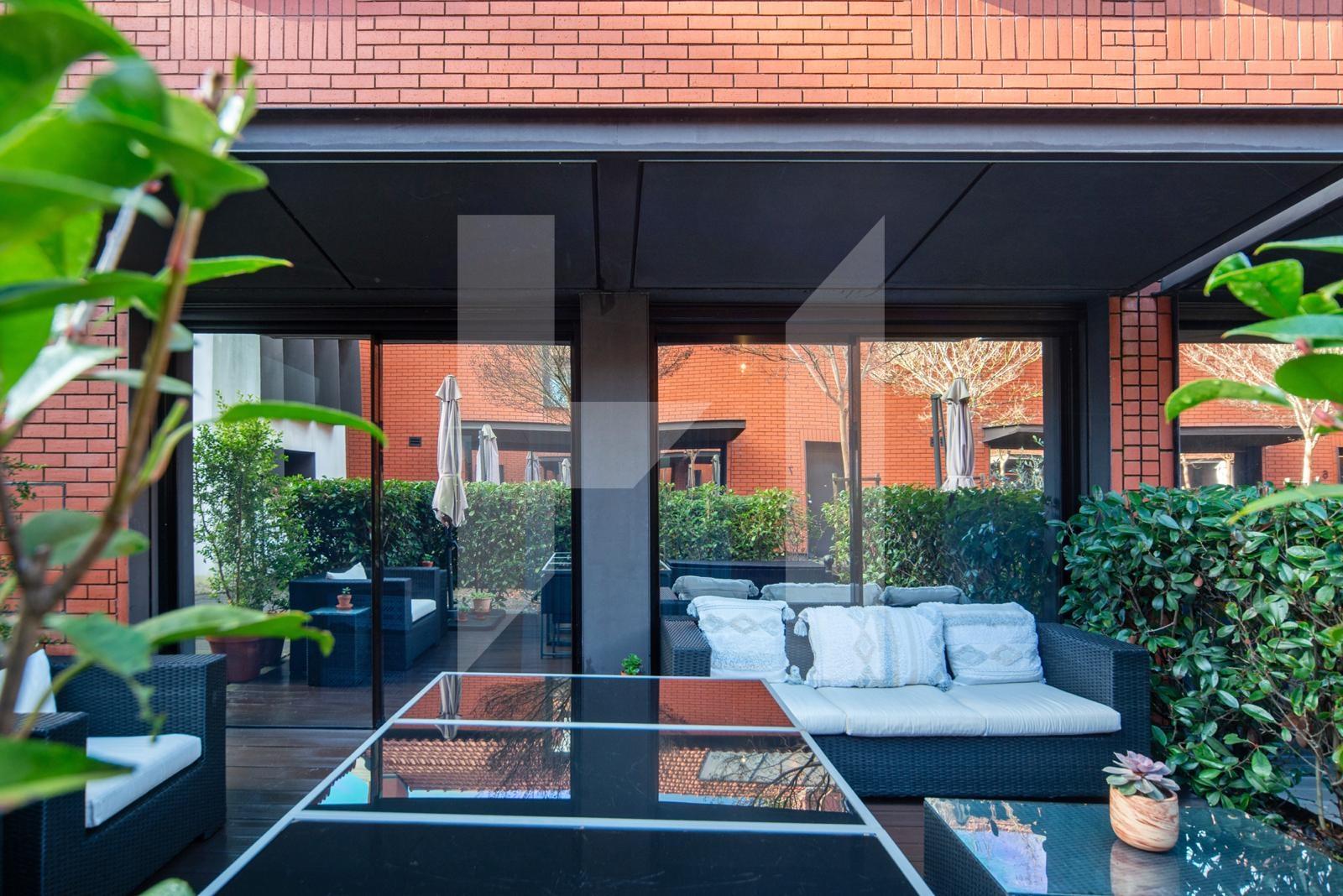 Moradia T4 em Belém com pátios e estacionamento | Condomínio privado