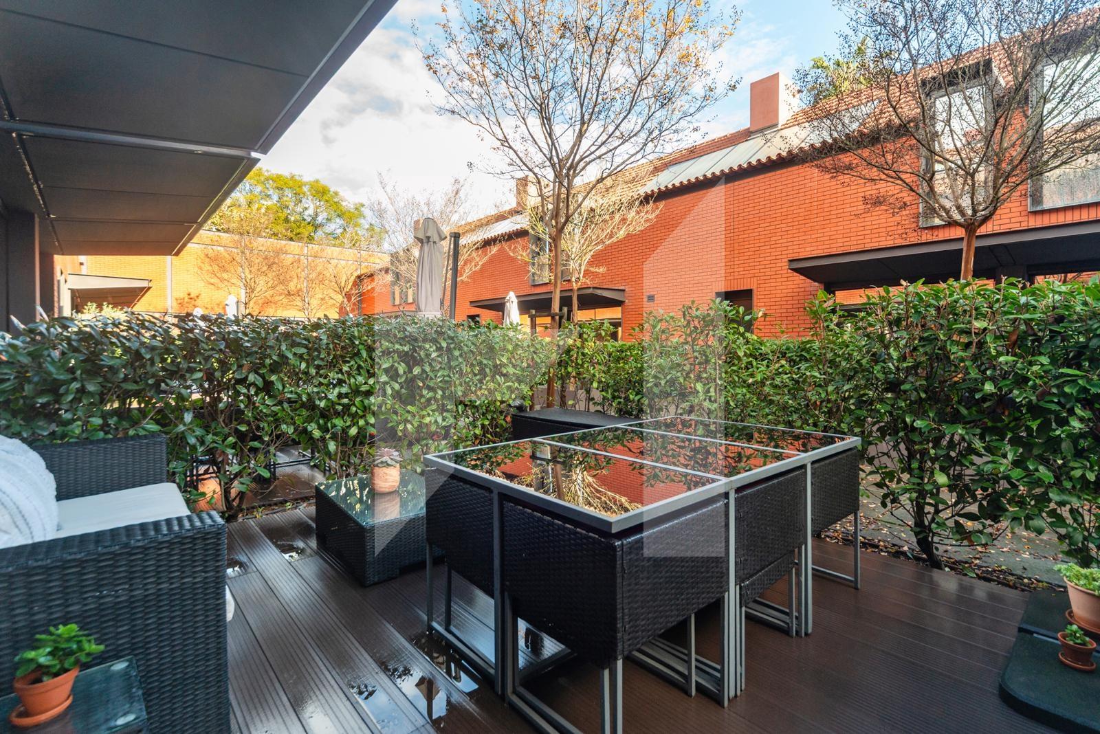 Moradia T4 em Belém com pátios e estacionamento | Condomínio privado