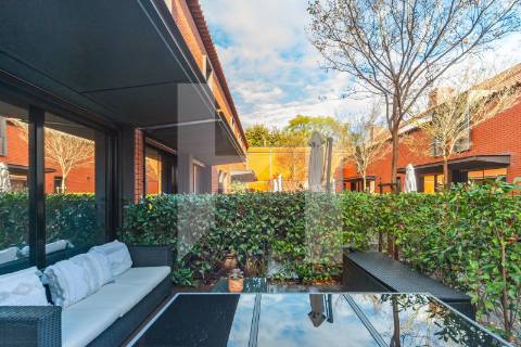 Moradia T4 em Belém com pátios e estacionamento | Condomínio privado