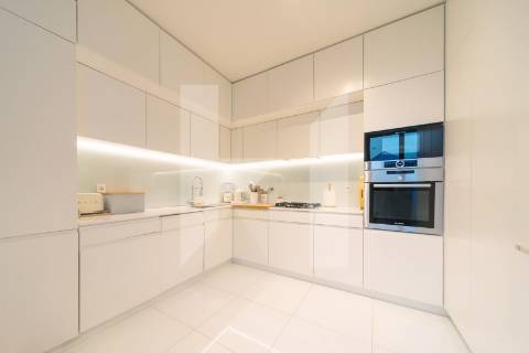 Moradia T4 em Belém com pátios e estacionamento | Condomínio privado